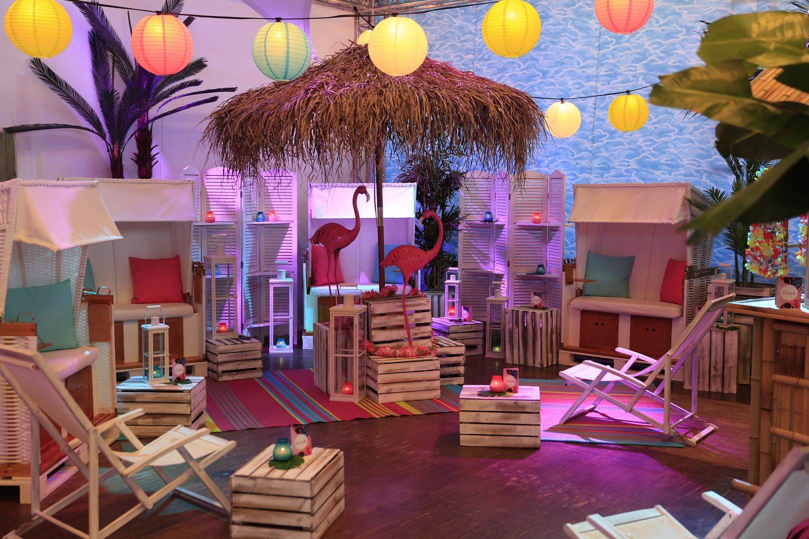 palmen-mieten-pflanzen-mieten-strandkorb-mieten-liegestuhl-mieten-strandliegestuhl-mieten-suedseedeko-leihen-karibik-dekoration-mieten-hawaiideko-ausleihen-eventausstattung-partyausstattung-eventdekoration