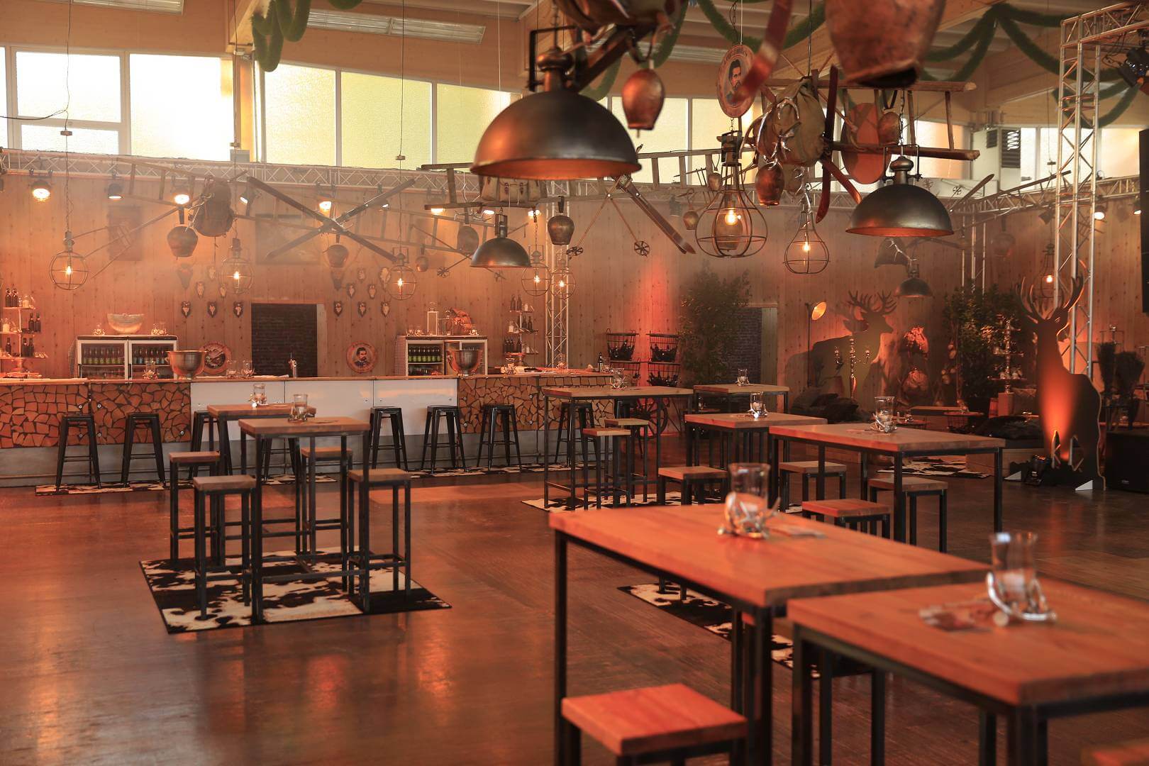 bayerische-dekoration-deko, kitzbuehl-style, kitz-lounge, kitzbuehl-lounge-st.-moritz-dekoration-mieten-pflanzen-mieten-dekoration-mieten-ausleihen-eventausstattung-partyausstattung-eventdekoration-lounge-moebel-mieten-eventmobiliar